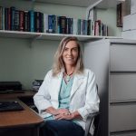 Ales homenageia Tatiana Sampaio com Ordem Domingos Martins