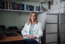 Ales homenageia Tatiana Sampaio com Ordem Domingos Martins