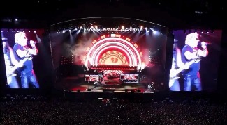 Guns N’ Roses faz show histórico no Kleber Andrade