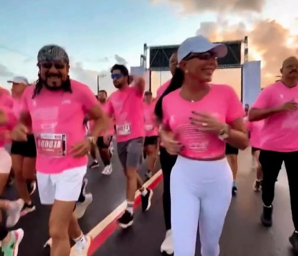 Bell Marques agita Vitória com corrida e show no feriado da Penha